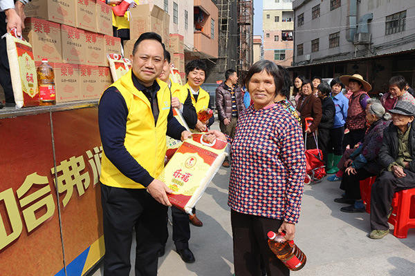 哈弗潤(rùn)滑油向村民發(fā)放新年物資并送上新春祝福